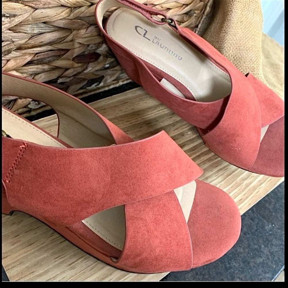 CL Laundry Wedge Sandals - Picture 5 of 7